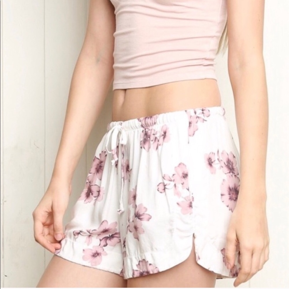 3 for $25 🔔 Brandy Melville eve floral drawstrings shorts